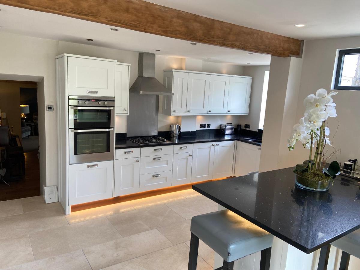 Wool Road Cottage, Saddleworth - Housity