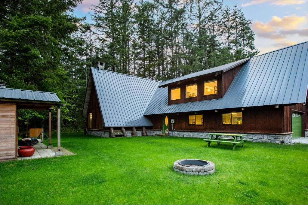 Crystal Moon Cabin - Housity