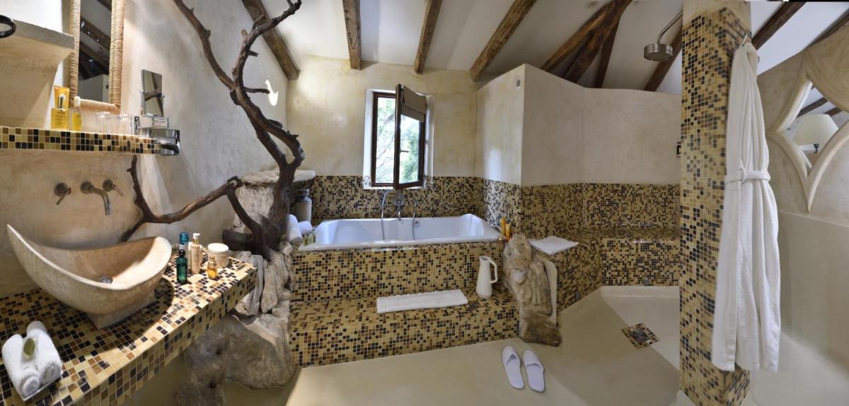 Salle de bains dans l'établissement Lodge de Charme A Cheda