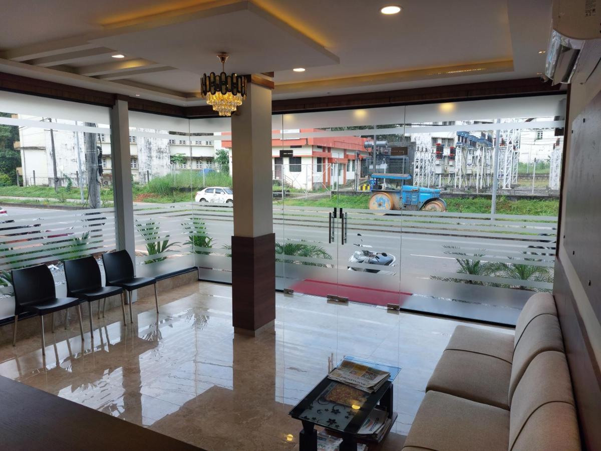 FOUR SQUARE COMFORTS - Housity