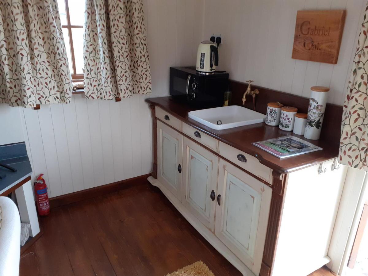 Suitetrails - Glamping in Wiltshire in our luxury Shepherds Hut