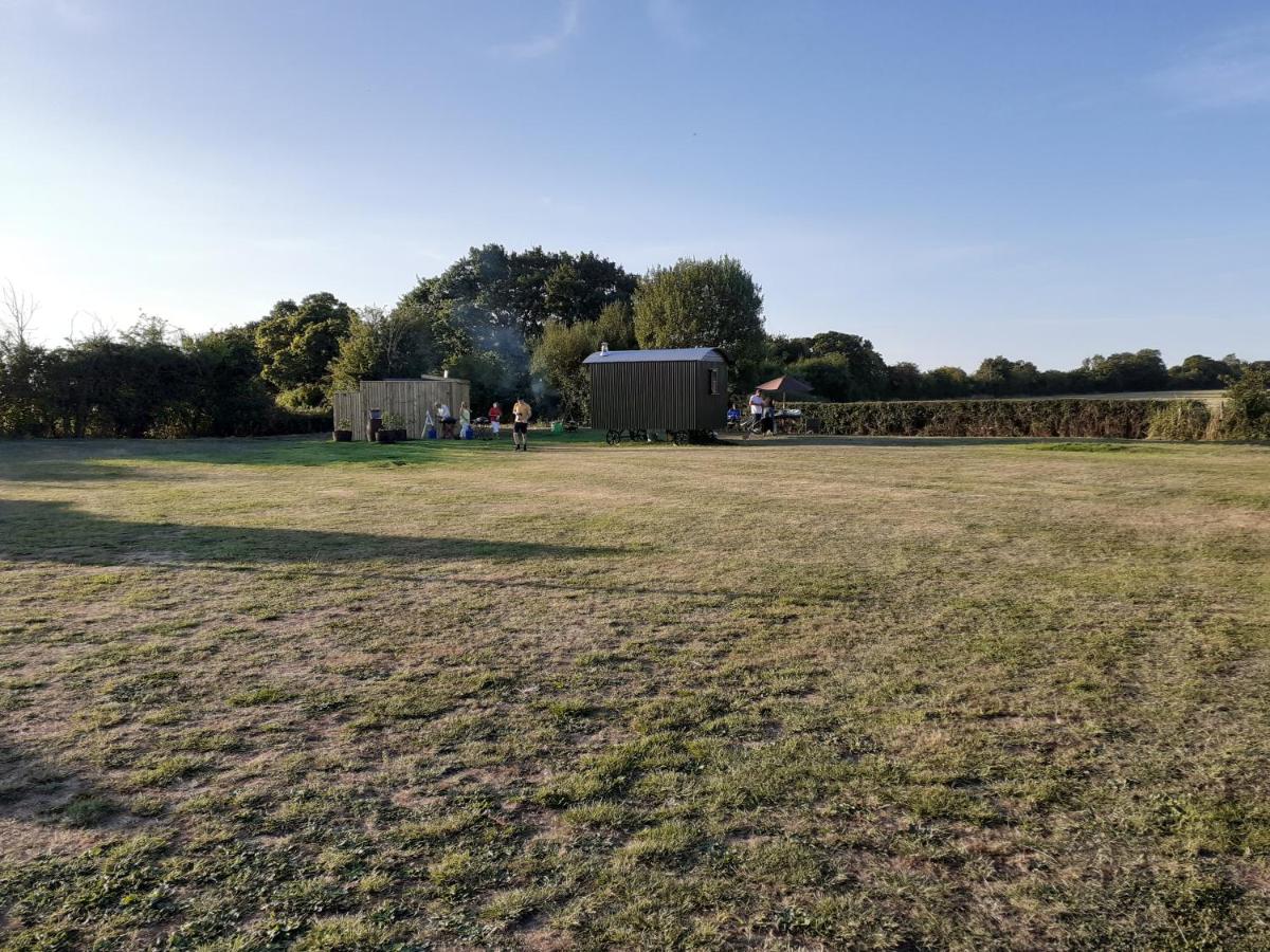 Suitetrails - Glamping in Wiltshire in our luxury Shepherds Hut