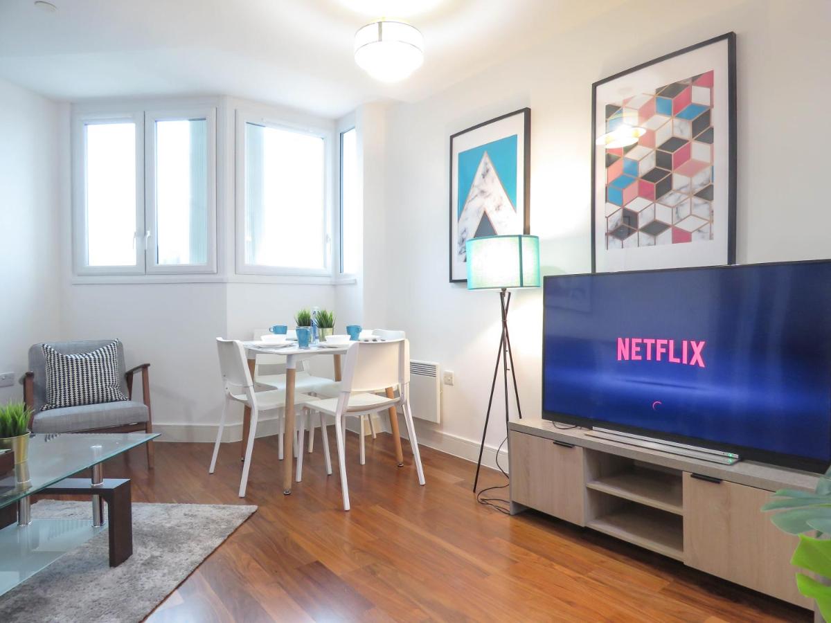 Tudors eSuites Five Ways Two Bedroom Apartment - Housity