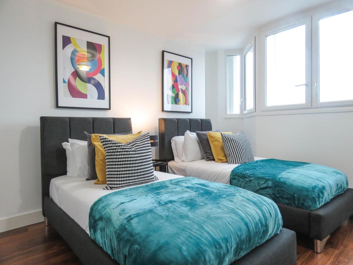 Tudors eSuites Five Ways Two Bedroom Apartment - Housity