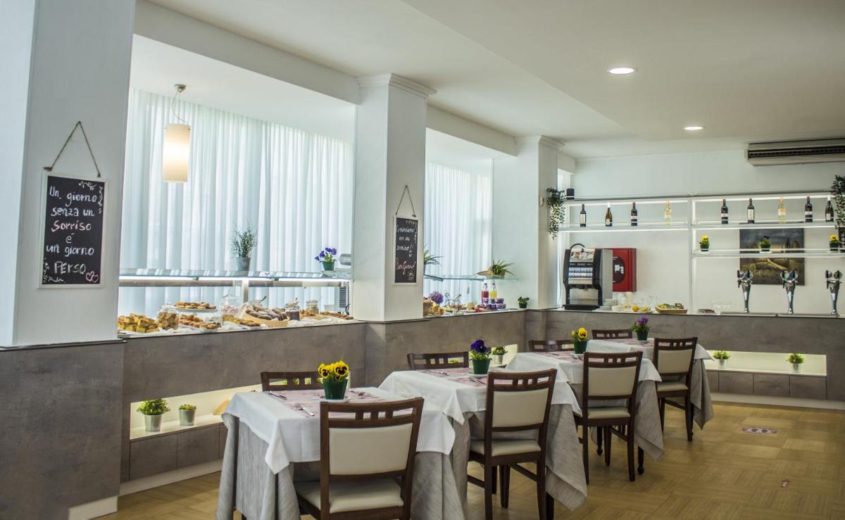 Hotel Sandra - Housity