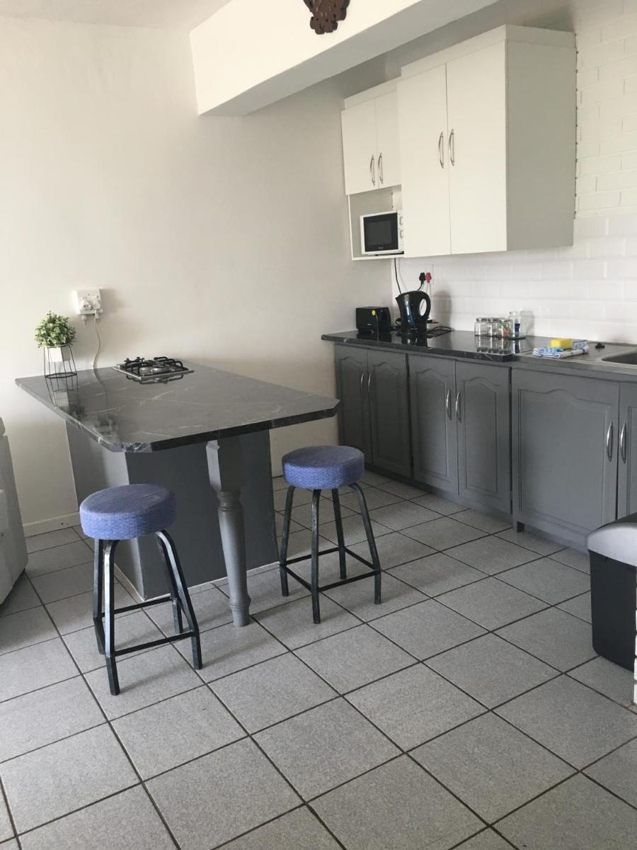 Tranquil and Spacious Flat and Sound of the Ocean - Housity