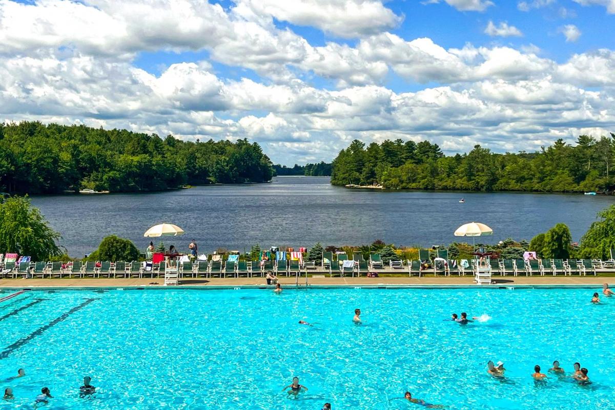 Walk to Beach Beautiful Lake Naomi Retreat! - Housity