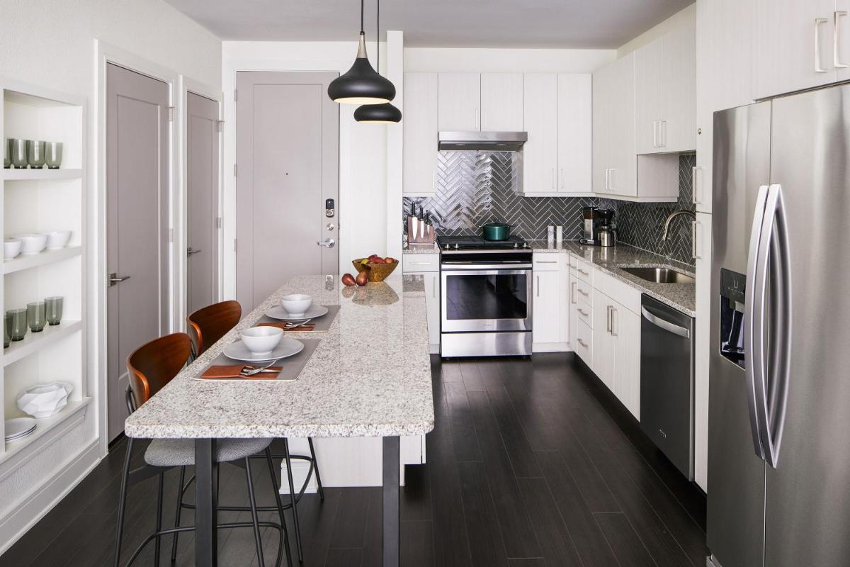 Sentral East Austin at 1614 E Sixth - Housity