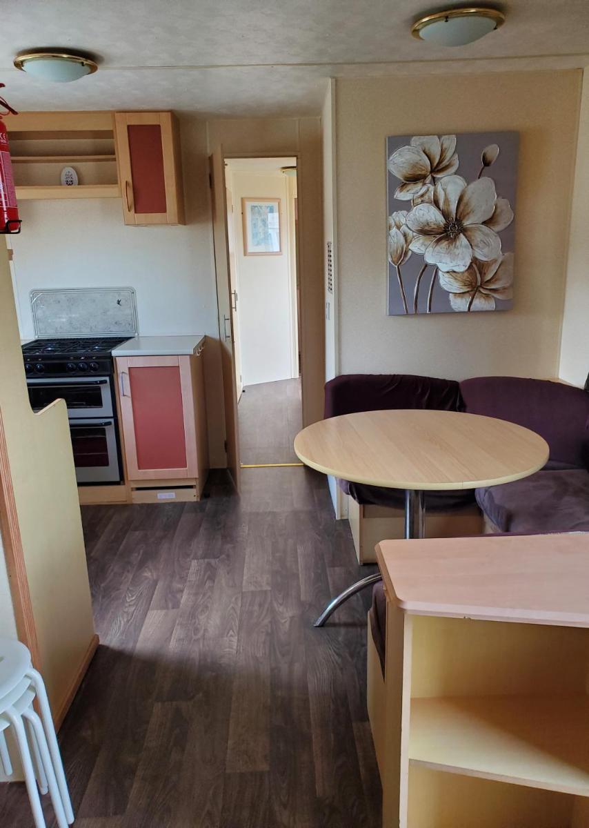 Caravan Seaside Holiday - Housity