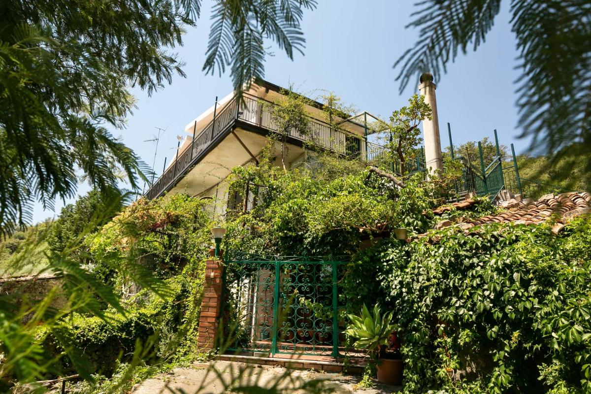 Casa Ricciolino: Sicily - Alcantara, Taormina, Etna - Housity
