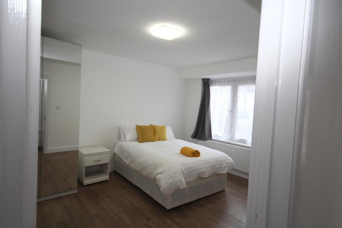 The Heathrow House - Housity