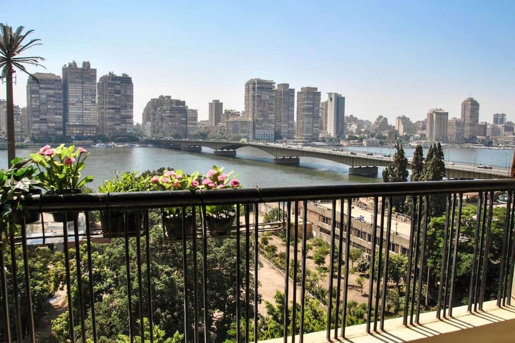Heart of Cairo Studio with Exceptional Nile View - Housity