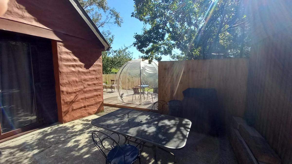 The Nook - Farm Park Stay with Hot Tub & Dome - Housity