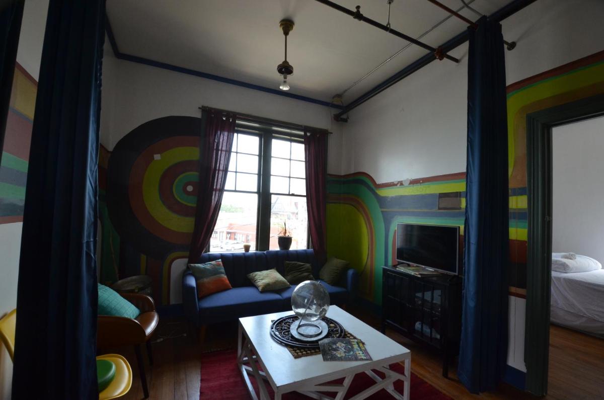Amazing 3 Bedroom Apt! 11 Beds! - Housity
