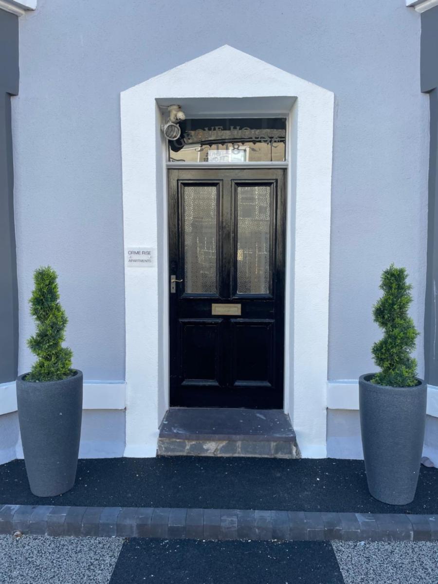 Beautifully presented Victorian Apartment within walking distance to Llandudno beach - Housity