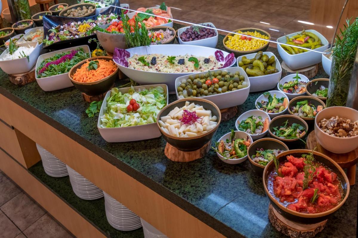 Comida en o cerca de este hotel