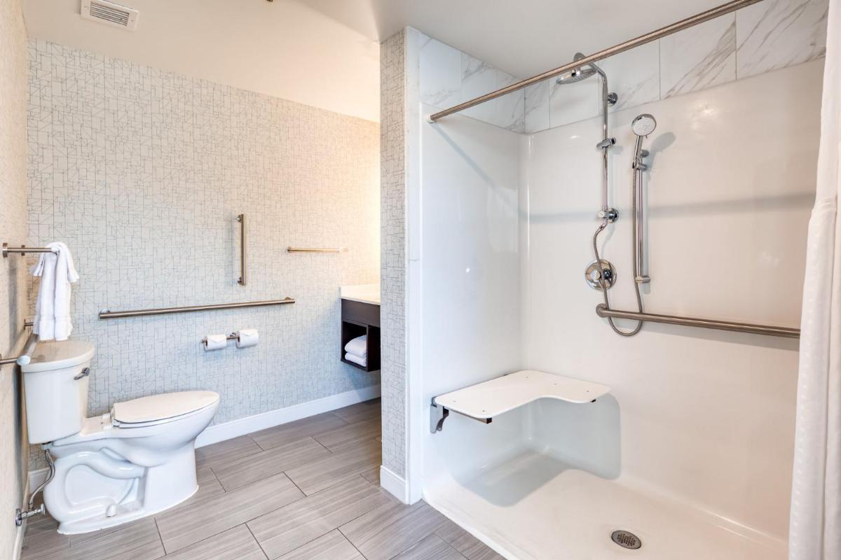 Holiday Inn Express - Kansas City Downtown, an IHG Hotel - Housity