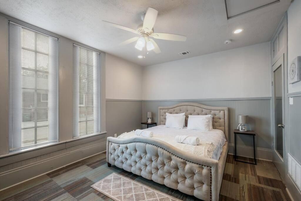 AAV Home Unit#B New!!1BR Near Fort Sam/Pearl/DT - Housity
