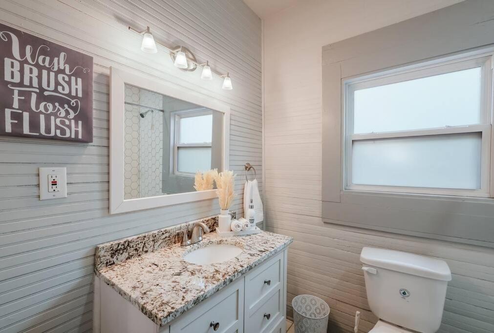 AAV Home Unit#B New!!1BR Near Fort Sam/Pearl/DT - Housity
