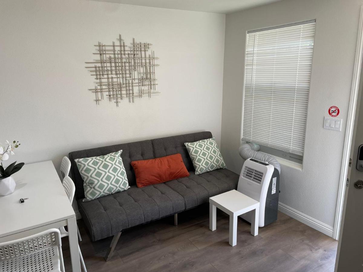 LA Brand New House - Housity