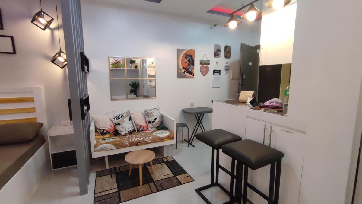 Suitetrails - CG's place (modern condo in cdo)