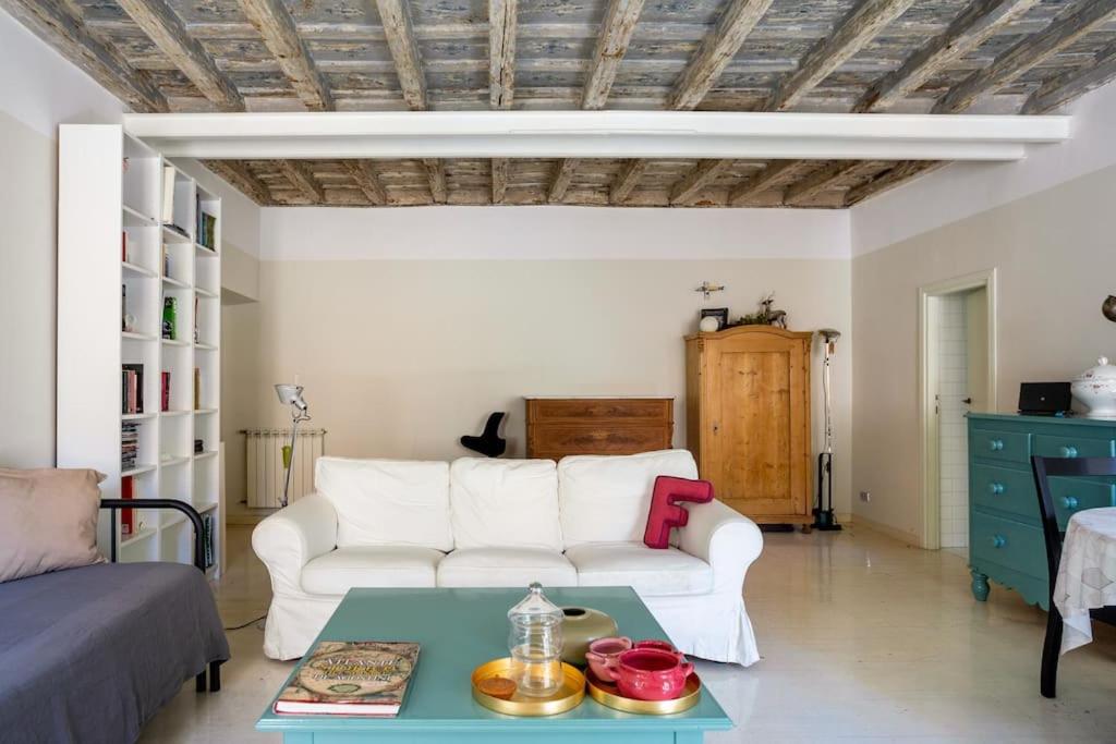 Best Authentic Apartment Monti 5 mins from Colosseum - Housity
