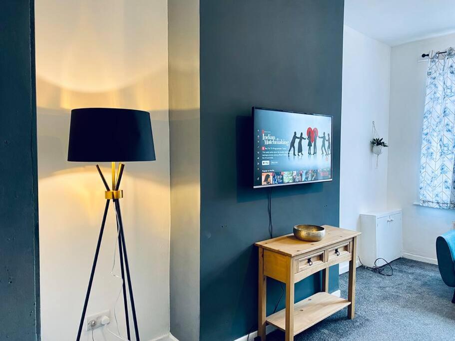 Gorton House - Comfortable House Near City Centre - Housity