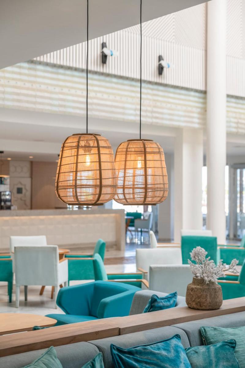 Zona de estar de Iberostar Waves Royal Andalus