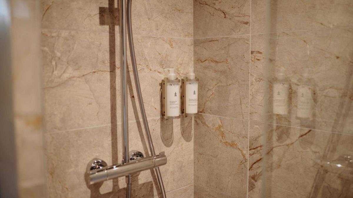 Salle de bains dans l'établissement Keystone Hôtel & Spa