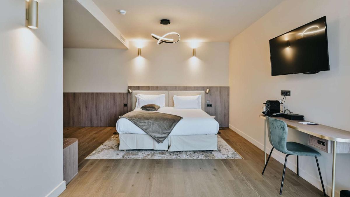 Télévision ou salle de divertissement dans l'établissement Keystone Hôtel & Spa