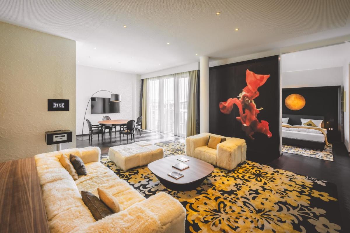 TV/Unterhaltungsangebot in der Unterkunft Kameha Grand Bonn TV/Unterhaltungsangebot in der Unterkunft Kameha Grand Bonn