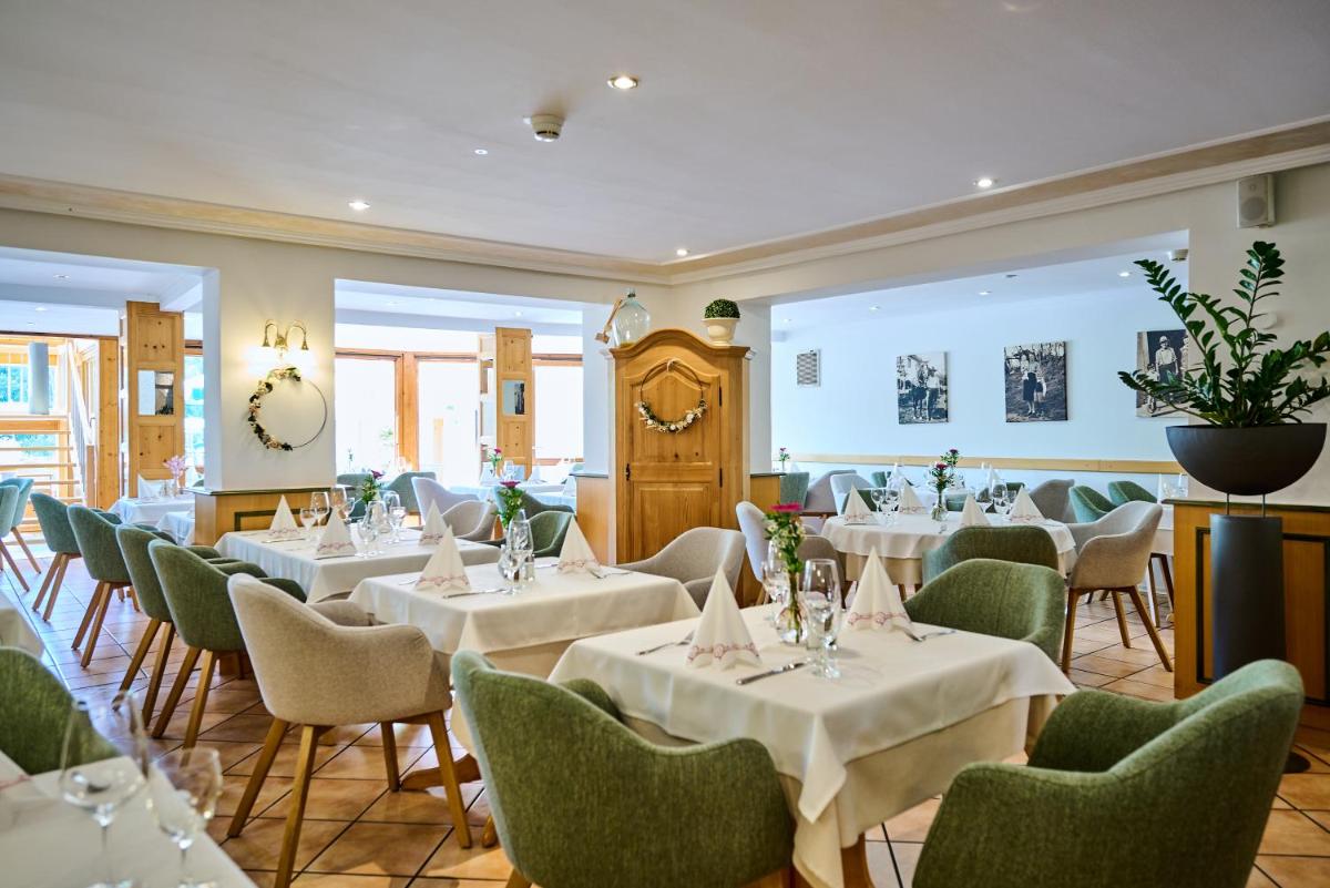 Hotel Restaurant Zum Goldenen Anker mit Hallenbad & Wellnessbereich - Housity