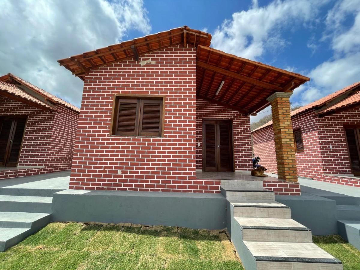 Chalés super confortáveis com piscina e deck - Housity