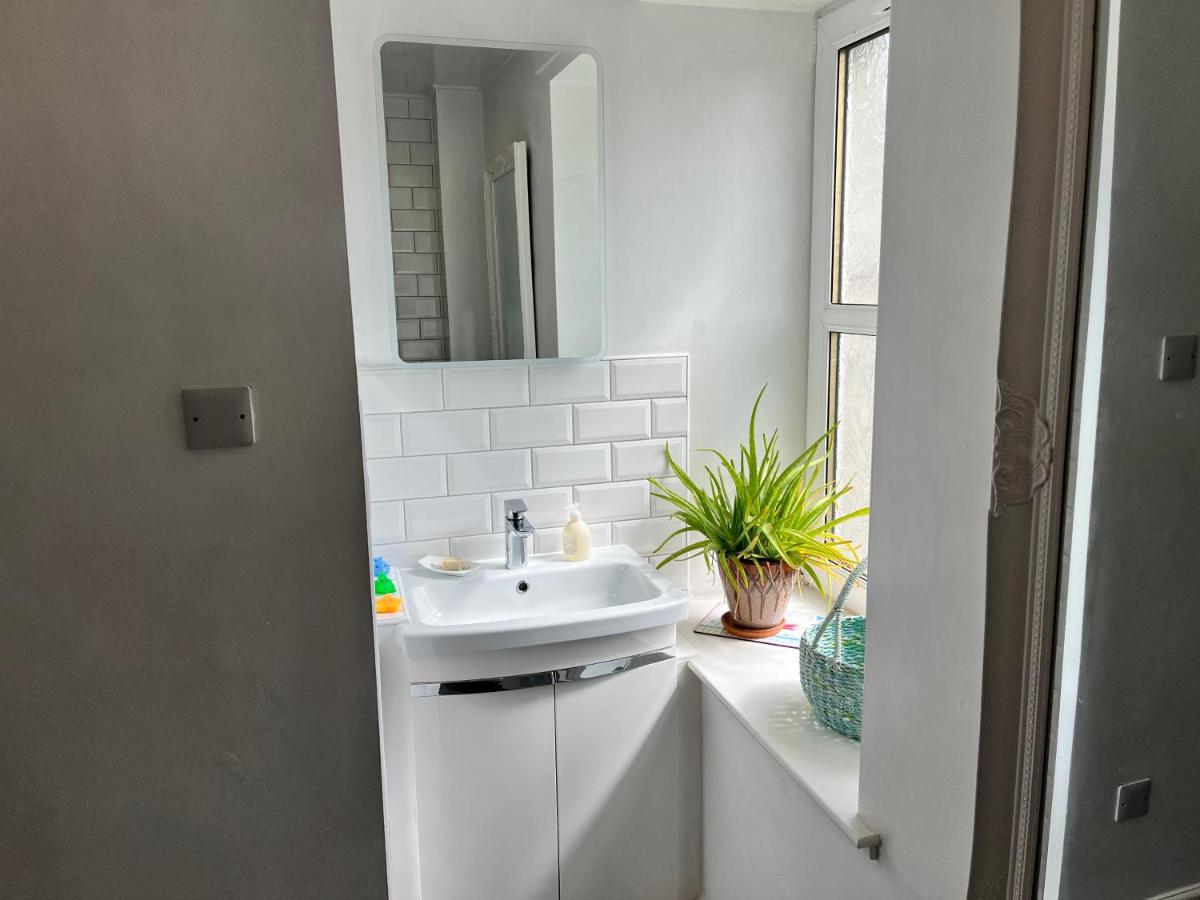 St John's Town of Dalry Glentress Apartment 1 - Housity