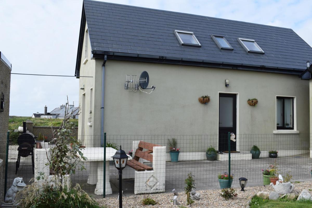 Suitetrails - Cosy two bedroom cottage on the Mullet Peninsula