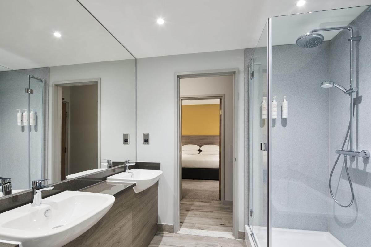 Delta Hotels by Marriott Cheshunt - Housity