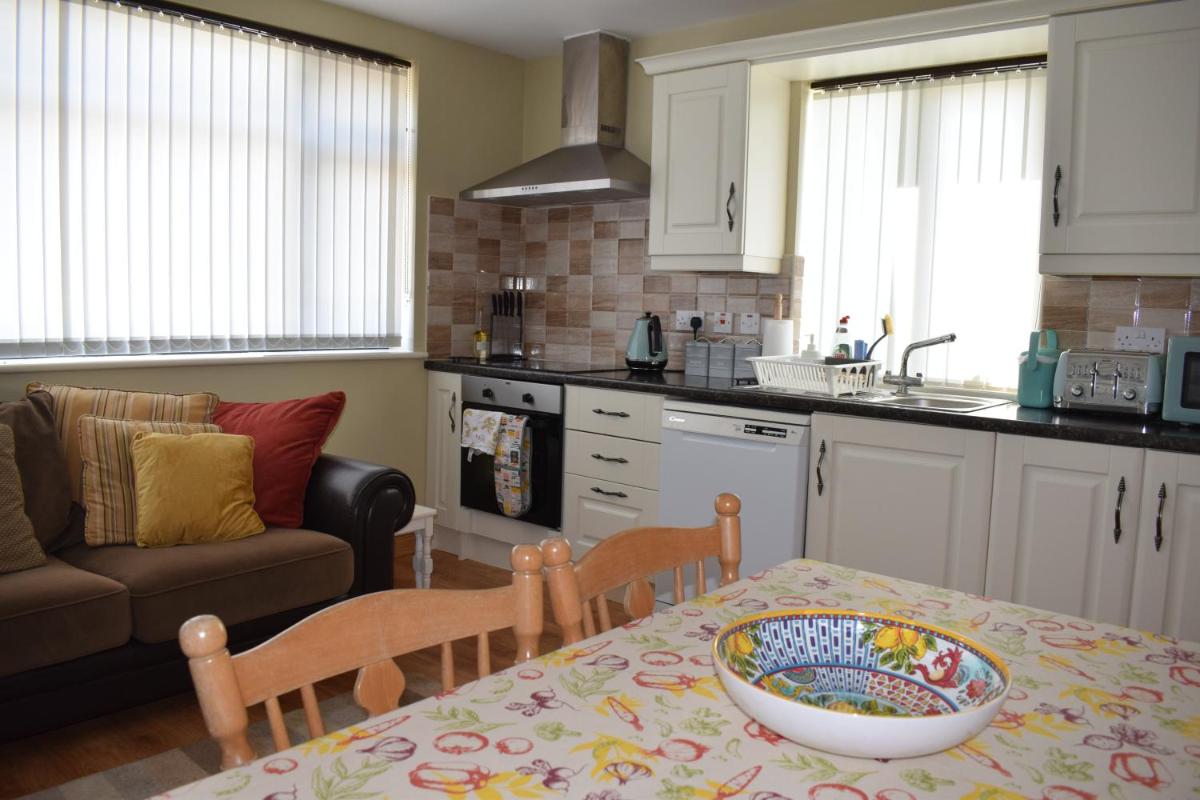 Suitetrails - Cosy two bedroom cottage on the Mullet Peninsula