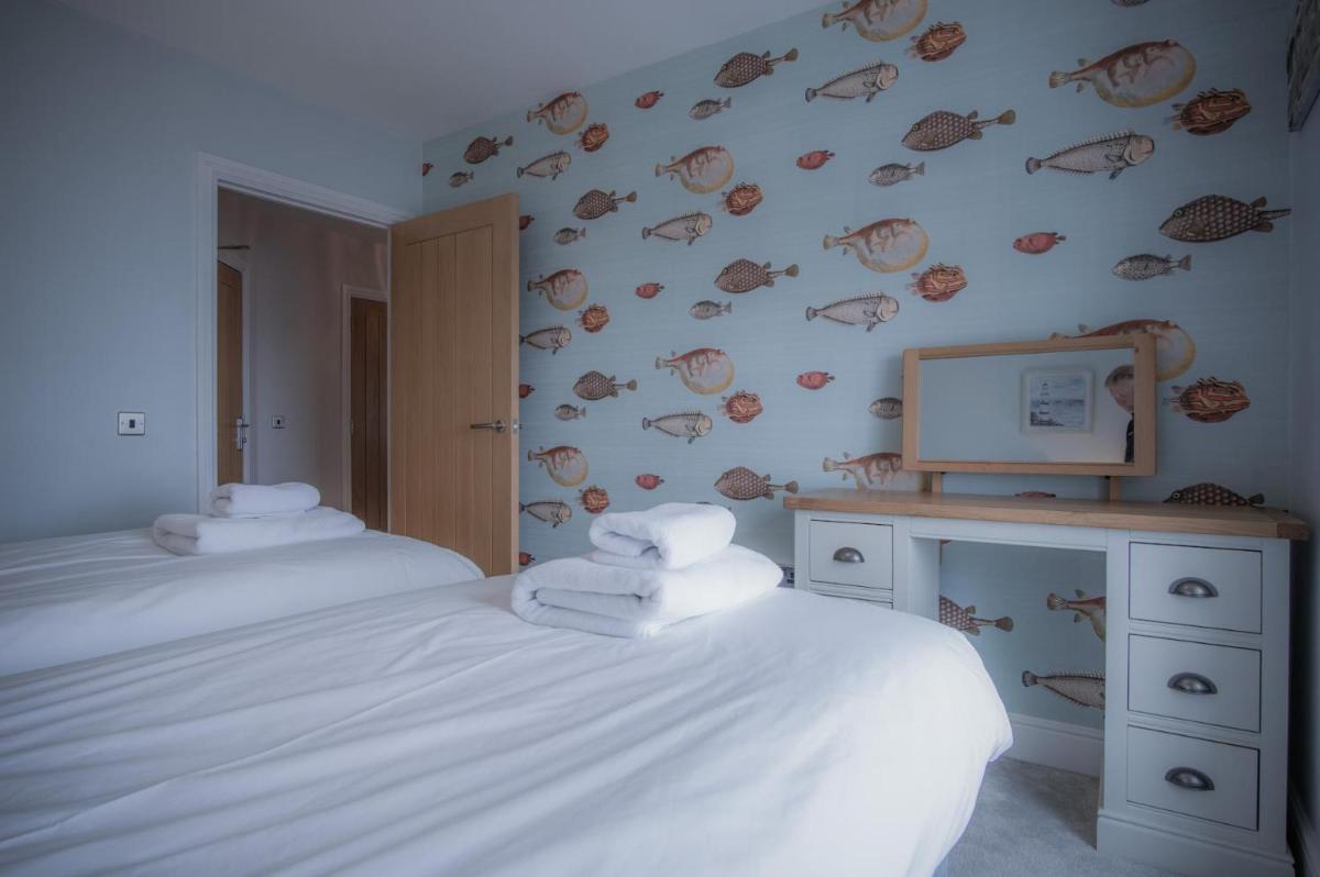 Upper Deck - 2 Bedroom Apartment - Saundersfoot - Housity