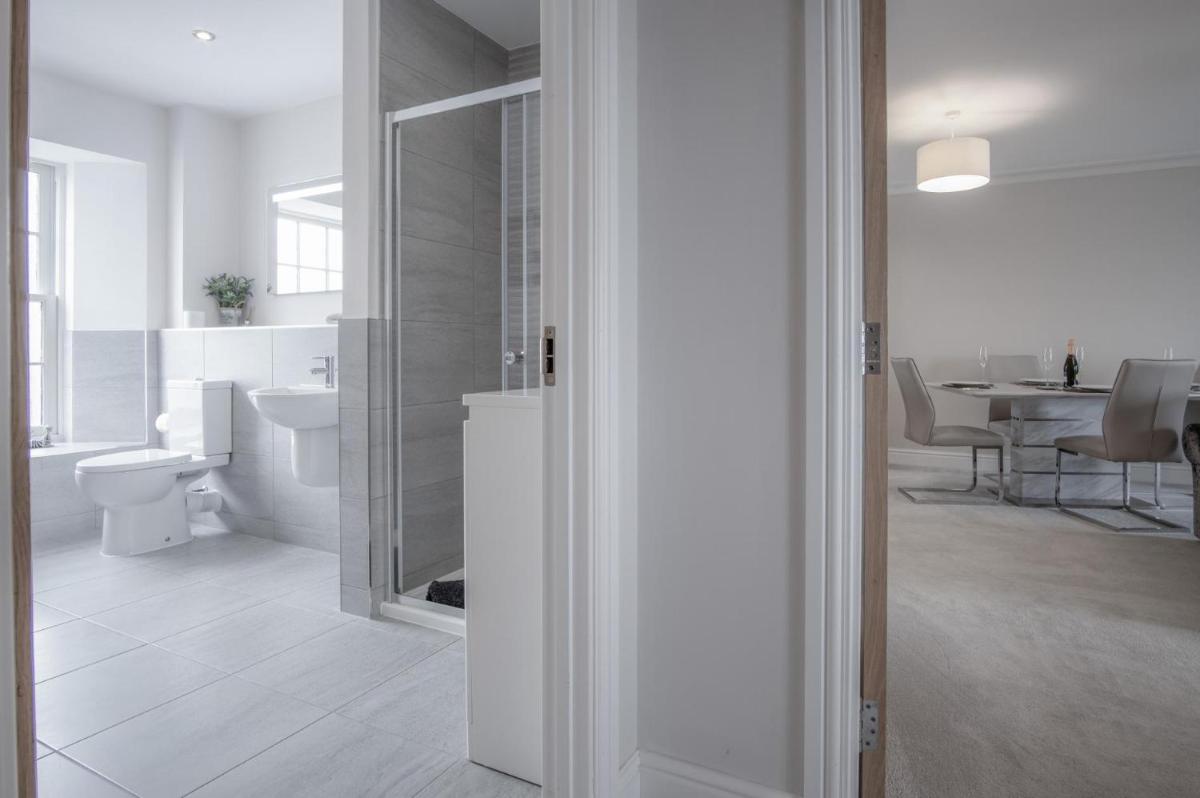 Upper Deck - 2 Bedroom Apartment - Saundersfoot - Housity