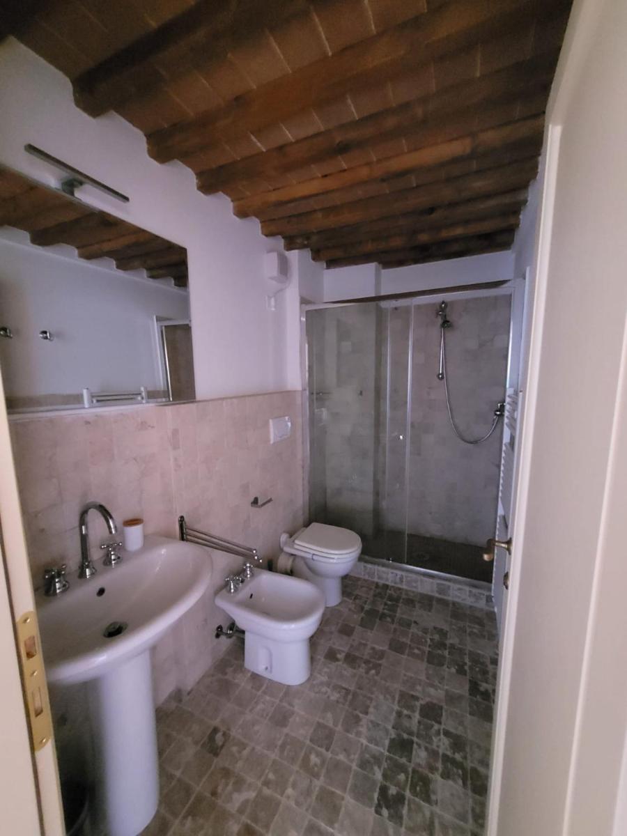 LA VILLA APARTMENTS - Convenient for Sardinia and Corsica - 4 beds - Private Parking included with Camera - Housity