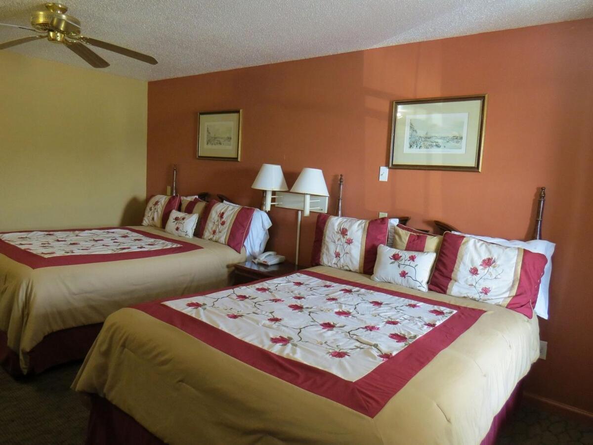 FIRST WESTERN INN - Housity