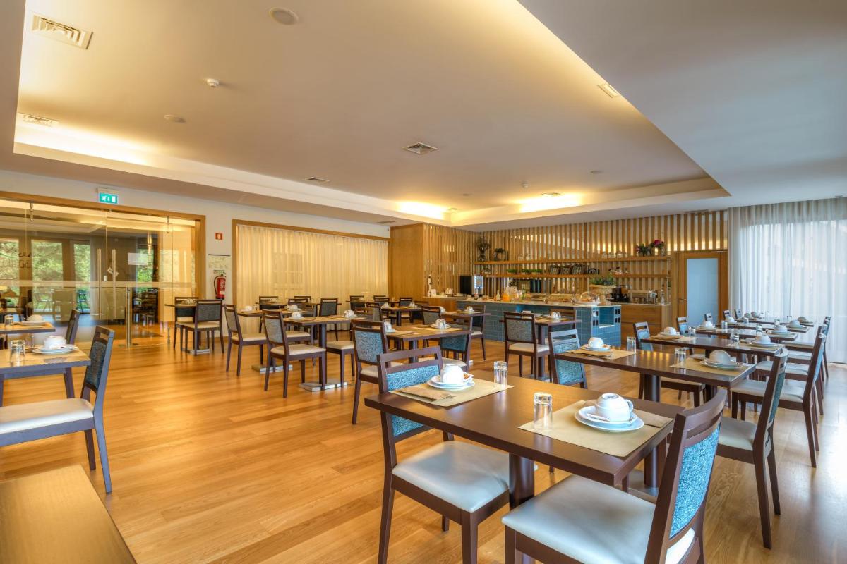 Um restaurante ou outro lugar para comer em Hotel Rural Vale Do Rio