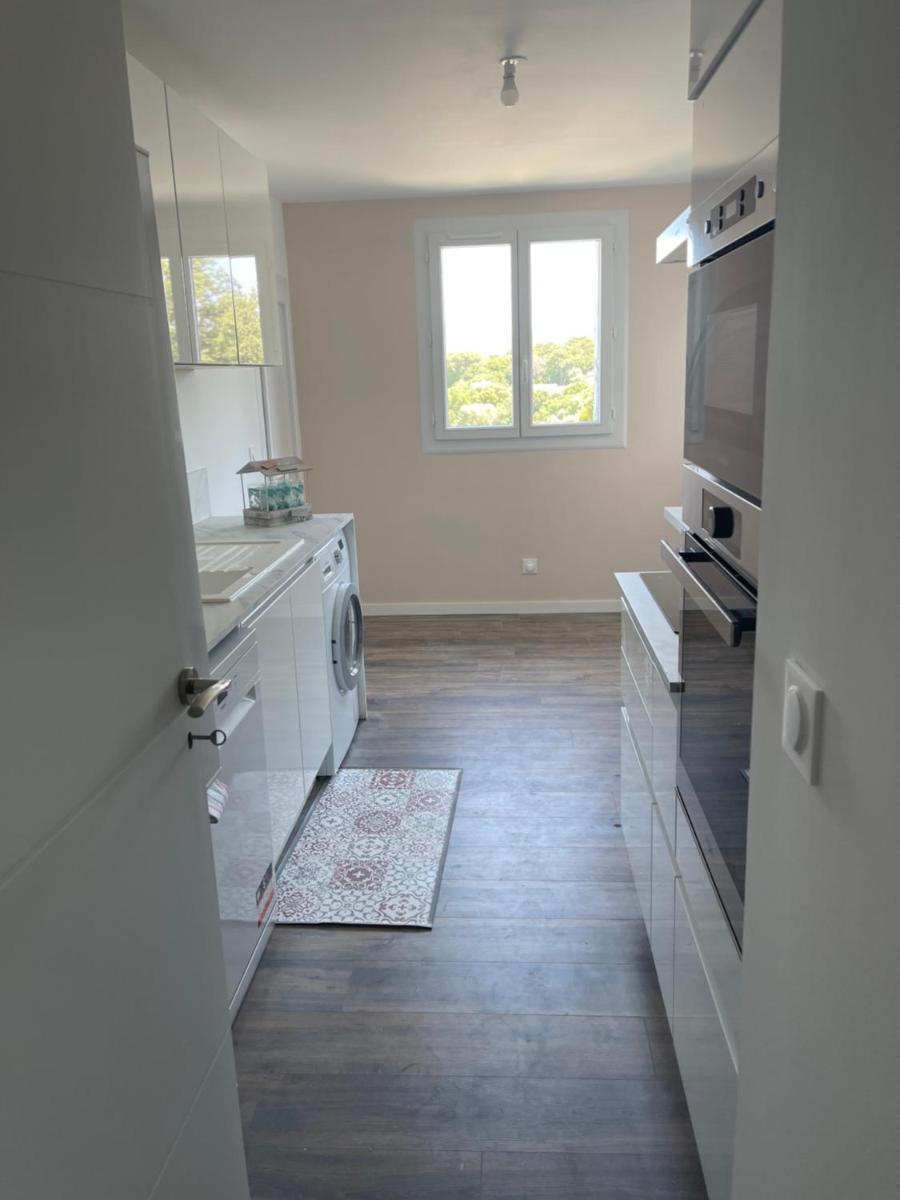 Appartement en centre - résidence privée, vue mer - Housity