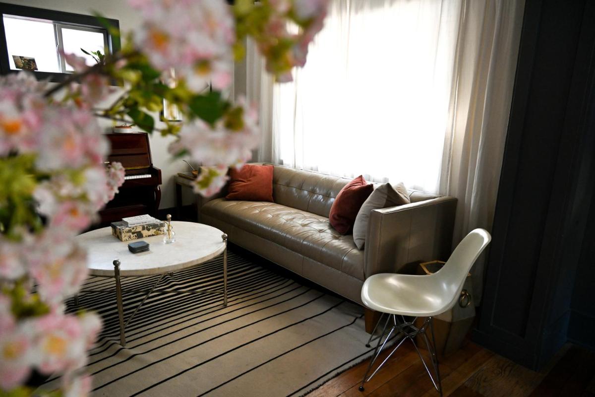 Charming 100-year-old bungalow in the heart of SLC - Housity