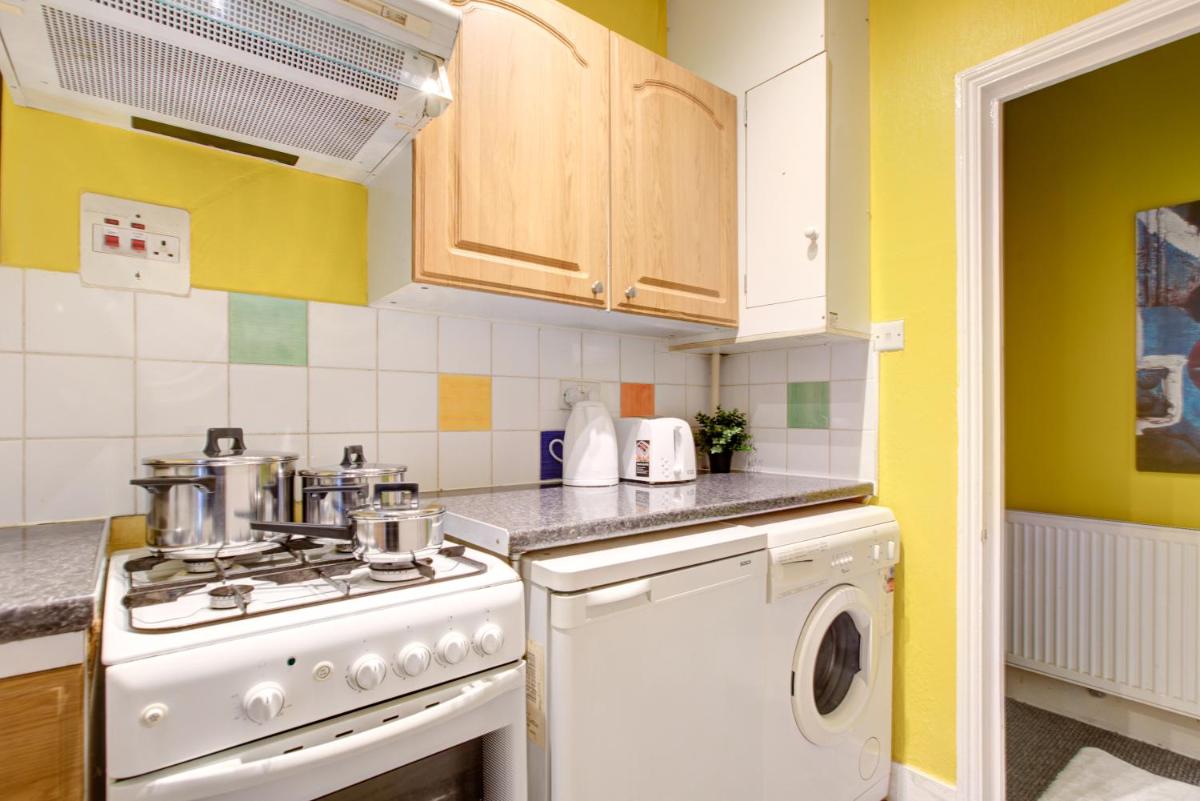 Oxford Street - Mayfair, Central London Budget Apartment - Housity