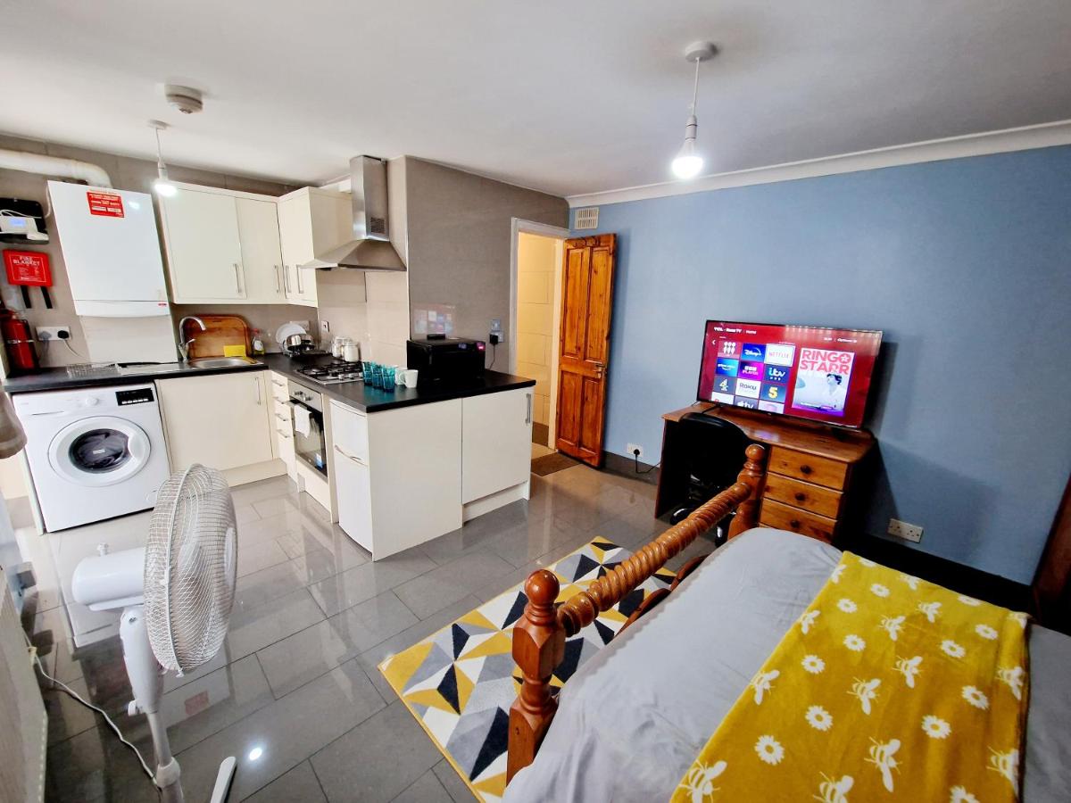 Studio next to Slough Station Tesco - Housity