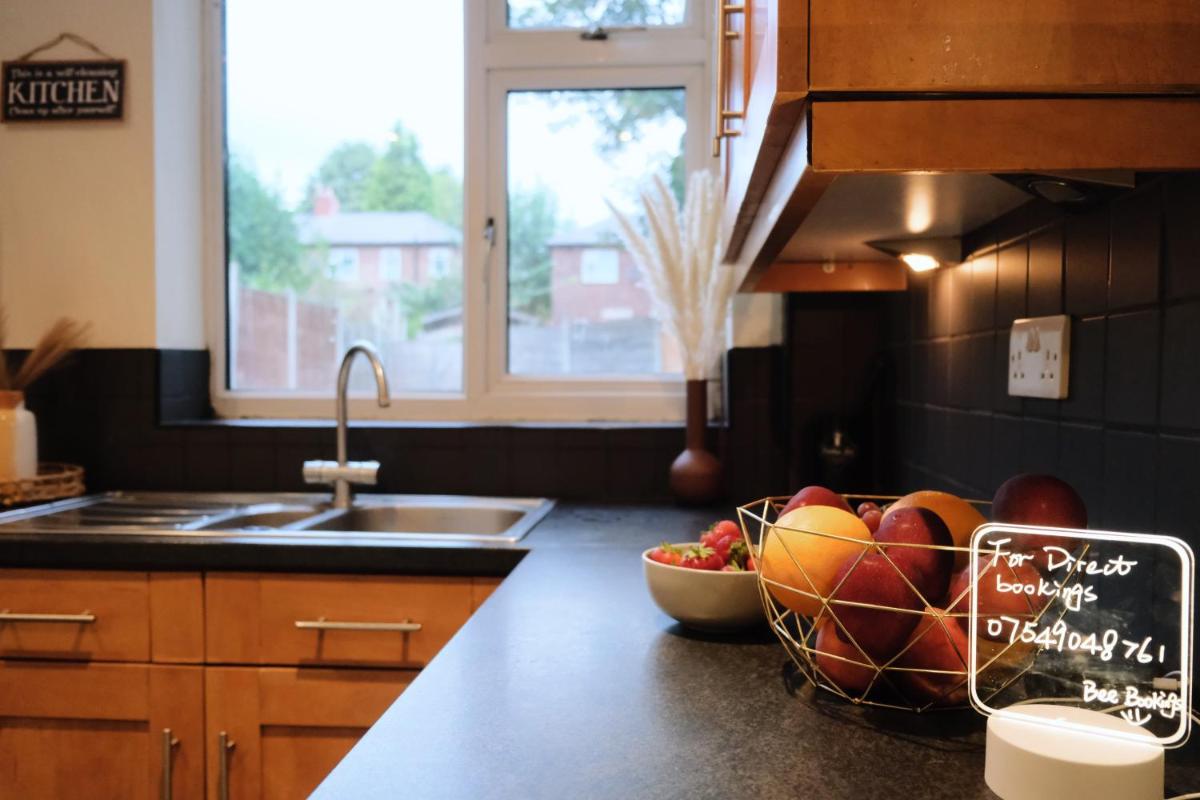 Bee Stays - Byron House - Housity