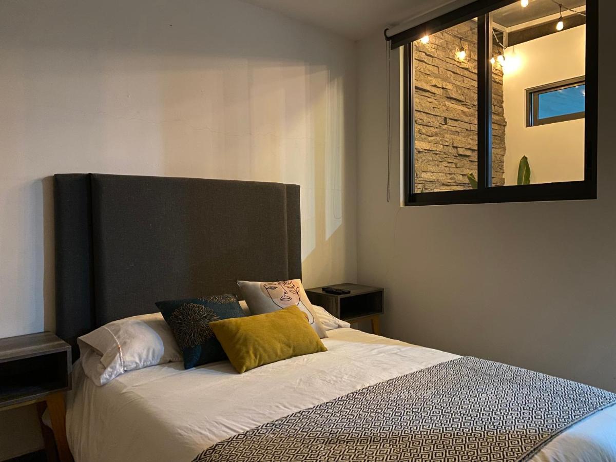 Suitetrails - Cozy boho apartment Downtown few blocks from the Cathedral
