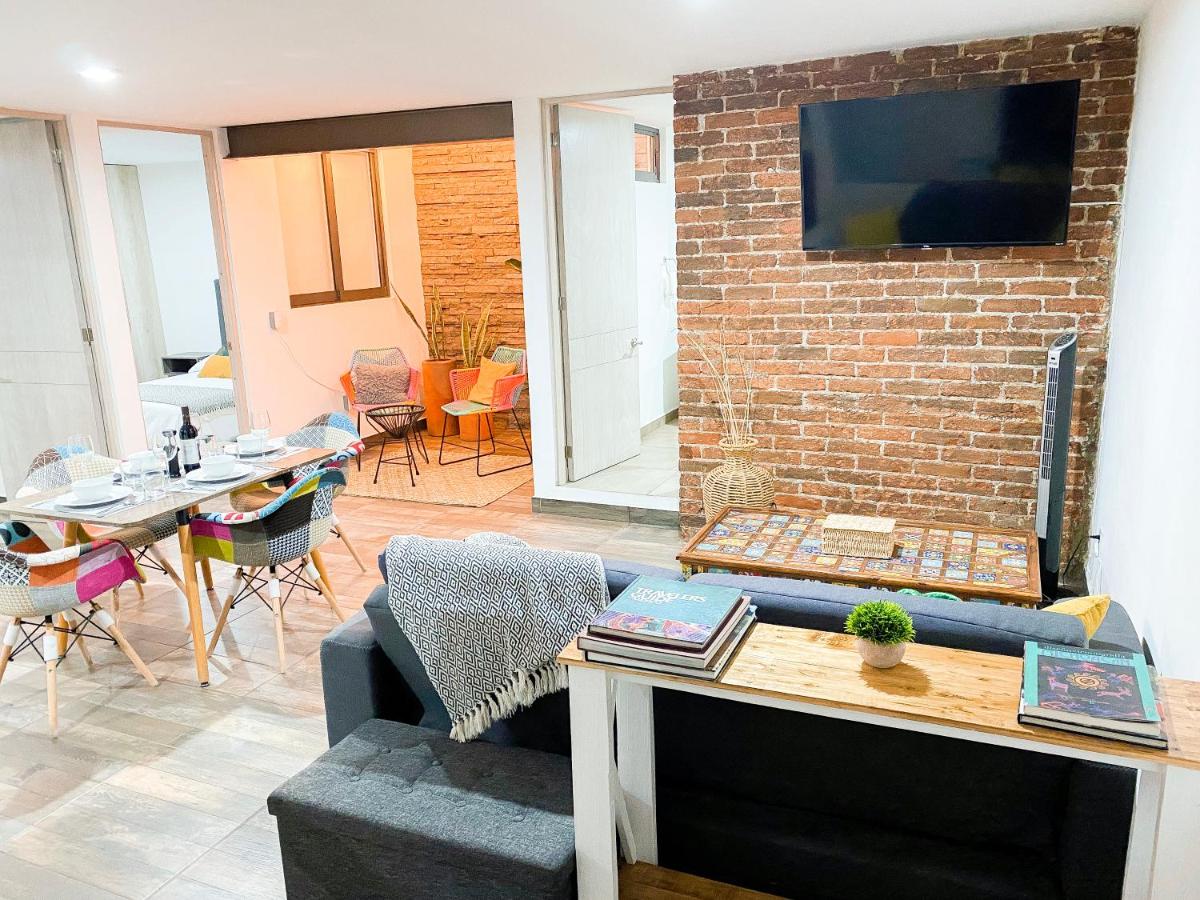Suitetrails - Cozy boho apartment Downtown few blocks from the Cathedral