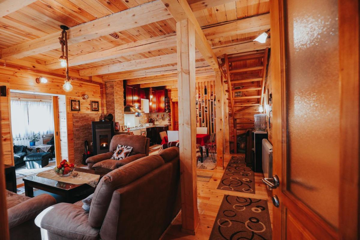Momo's House - Housity